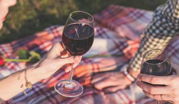 3 formas sencillas y efectivas de abrir una botella de vino sin abridor